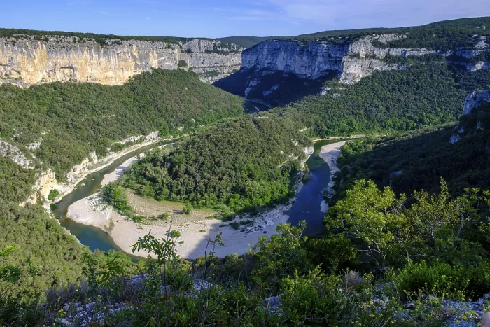 Gerahmter Druck : Blick auf die Flussbiegung, Ardèche Gerahmter Druck : Blick auf die Flussbiegung, Ardèche