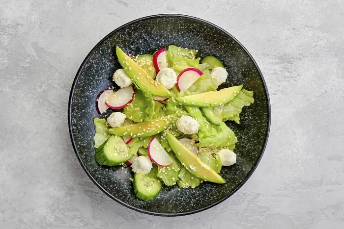 Gerahmter Druck : Obenansicht von Salat mit Rucola.