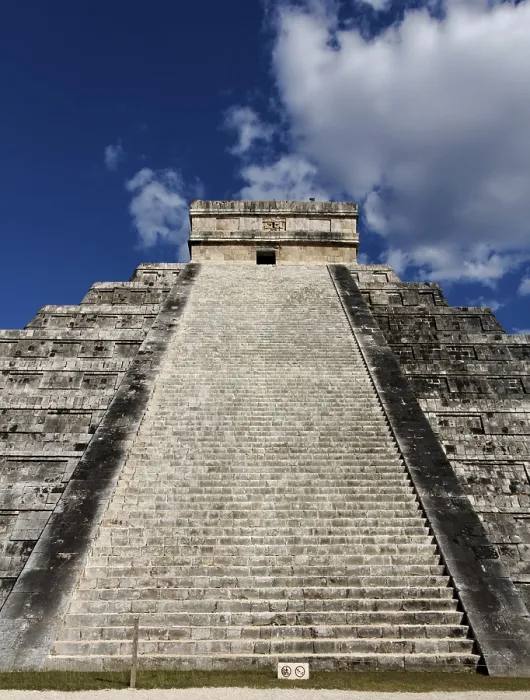 Gerahmter Druck : Blick hinauf die Treppen der Kukulkan-Pyramide in Chichen Itza. Gerahmter Druck : Blick hinauf die Treppen der Kukulkan-Pyramide in Chichen Itza.