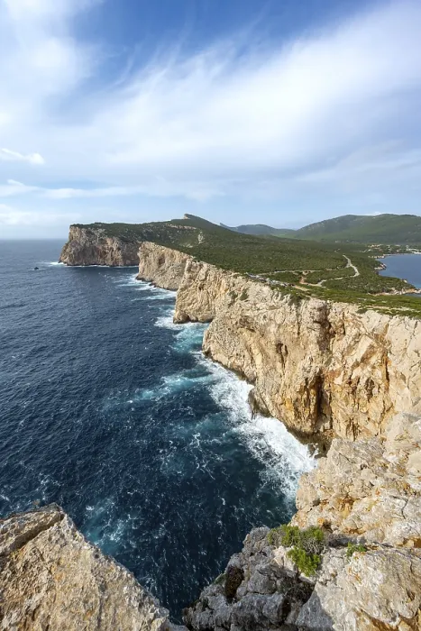 Gerahmter Druck : Blick auf steile Klippen am Meer. Gerahmter Druck : Blick auf steile Klippen am Meer.