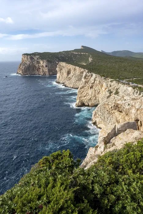 Gerahmter Druck : Blick auf steile Klippen am Meer. Gerahmter Druck : Blick auf steile Klippen am Meer.