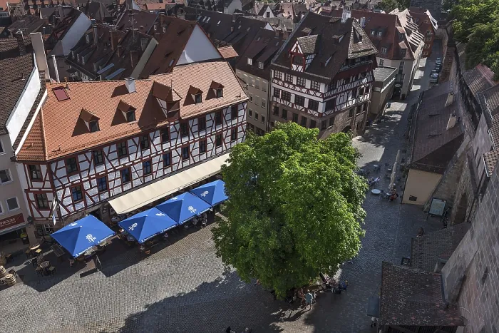 Gerahmter Druck : Blick auf den Tiergartnertorplatz. Gerahmter Druck : Blick auf den Tiergartnertorplatz.