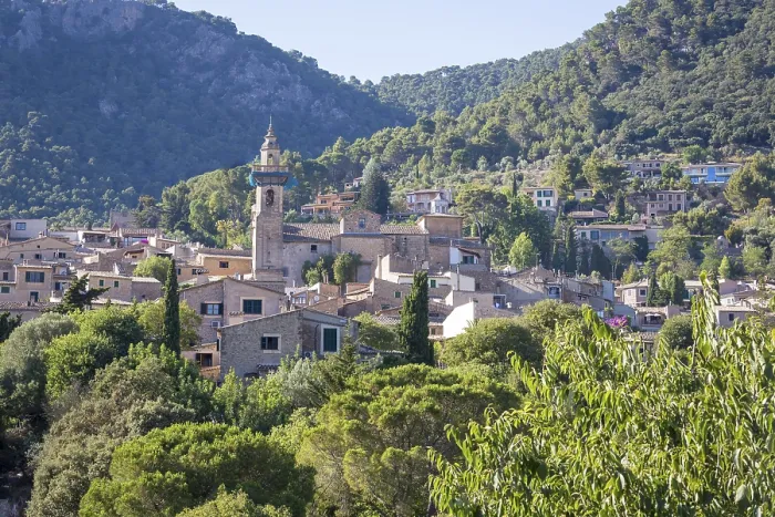 Gerahmter Druck : Blick auf Valldemossa mit Kartause Gerahmter Druck : Blick auf Valldemossa mit Kartause