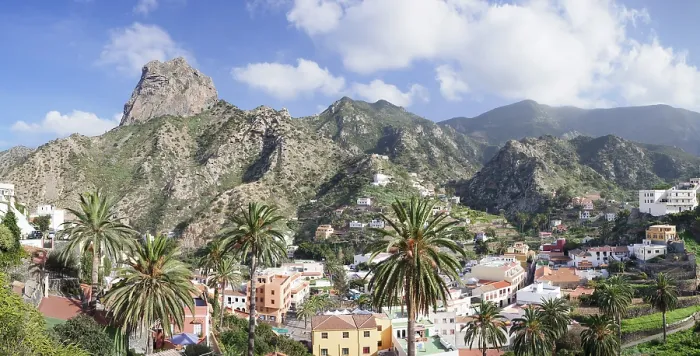 Gerahmter Druck : Blick über Vallehermoso auf Roque Cano Gerahmter Druck : Blick über Vallehermoso auf Roque Cano