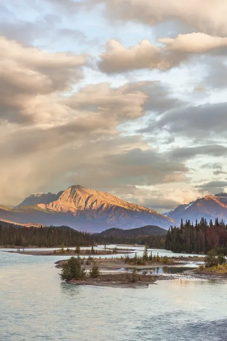 Gerahmter Druck : Blick in ein Tal mit Fluss, Icefields Parkway. Gerahmter Druck : Blick in ein Tal mit Fluss, Icefields Parkway.