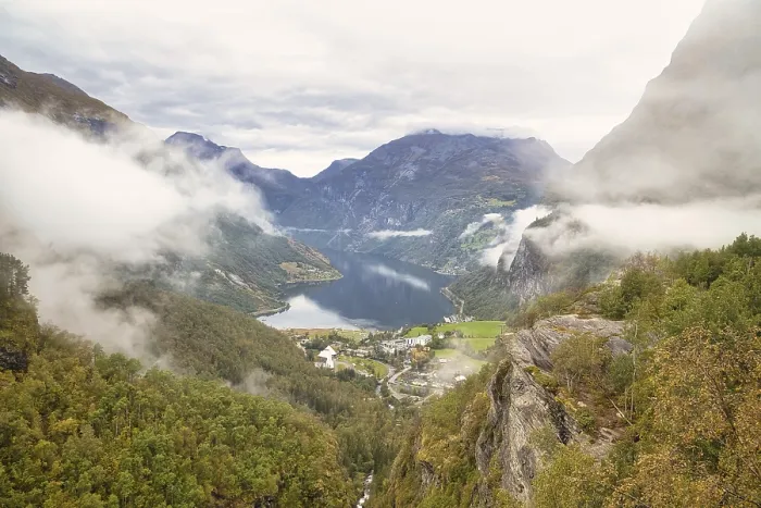 Gerahmter Druck : Blick vom Aussichtspunkt Flydalsjuvet Gerahmter Druck : Blick vom Aussichtspunkt Flydalsjuvet