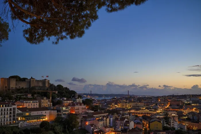 Gerahmter Druck : Blick vom Aussichtspunkt Miradouro da Graca Gerahmter Druck : Blick vom Aussichtspunkt Miradouro da Graca