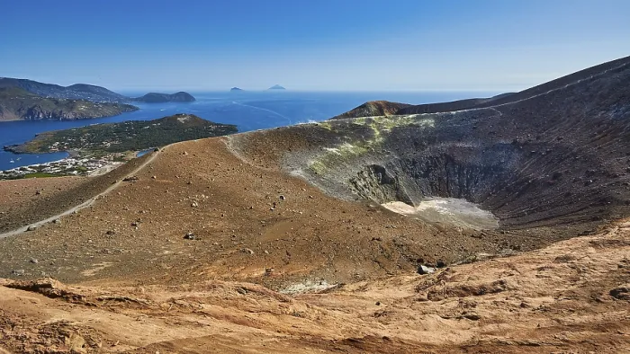 Gerahmter Druck : Blick auf Vulcano und einige der Äolischen Inseln. Gerahmter Druck : Blick auf Vulcano und einige der Äolischen Inseln.