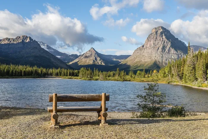 Gerahmter Druck : Blickbank am Bergsee Gerahmter Druck : Blickbank am Bergsee