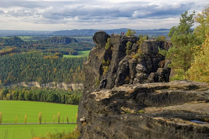 Gerahmter Druck : Blickpunkt auf dem Lilienstein Gerahmter Druck : Blickpunkt auf dem Lilienstein