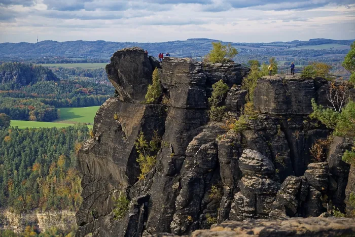 Gerahmter Druck : Blickpunkt auf dem Lilienstein Gerahmter Druck : Blickpunkt auf dem Lilienstein