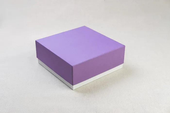 Gerahmter Druck : Violetter Kartongeschenkbox Gerahmter Druck : Violetter Kartongeschenkbox
