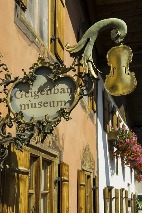 Gerahmter Druck : Geigenmacher-Museum Mittenwald Gerahmter Druck : Geigenmacher-Museum Mittenwald