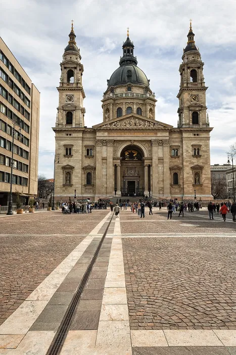 Gerahmter Druck : Besucher vor dem Dom am St. Gerahmter Druck : Besucher vor dem Dom am St.