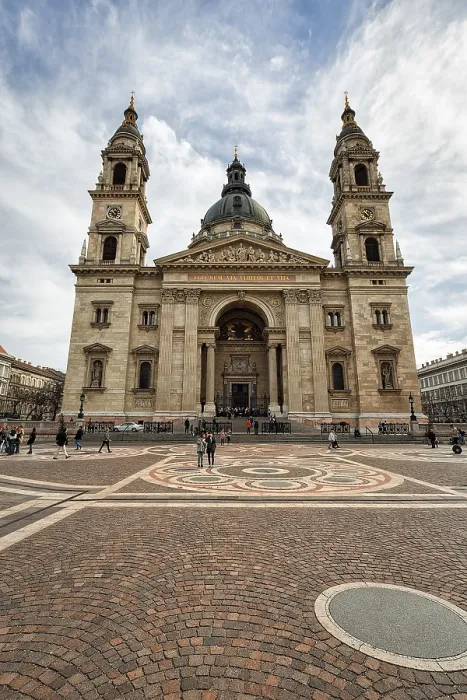 Gerahmter Druck : Besucher vor der Kathedrale am St. Gerahmter Druck : Besucher vor der Kathedrale am St.