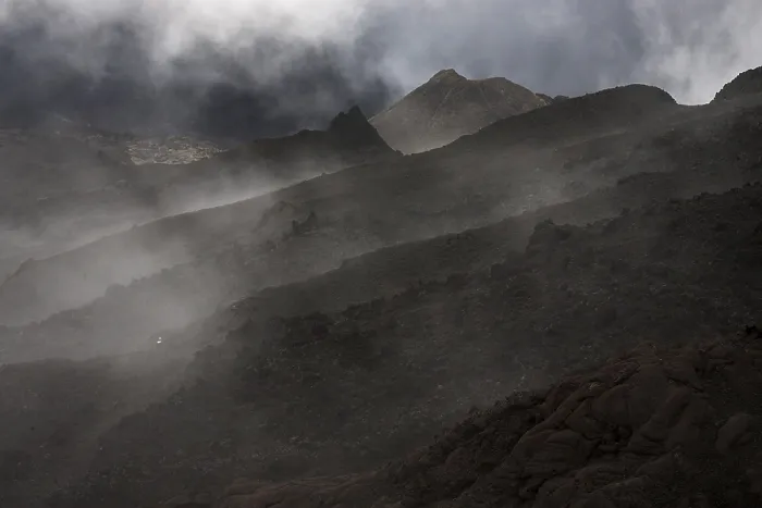 Gerahmter Druck : Vulkanisches Landschaft mit Wolken. Gerahmter Druck : Vulkanisches Landschaft mit Wolken.