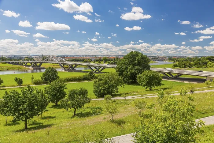 Gerahmter Druck : Waldschlößchen-Brücke über die Elbe Gerahmter Druck : Waldschlößchen-Brücke über die Elbe