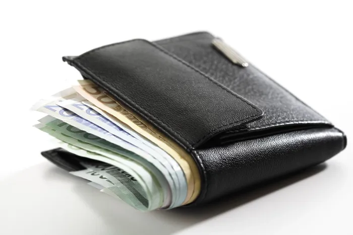 Gerahmter Druck : Brieftasche mit Noten. Gerahmter Druck : Brieftasche mit Noten.