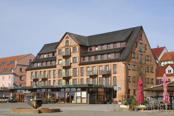 Gerahmter Druck : Ehemaliges Lagerhaus am Hafen. Gerahmter Druck : Ehemaliges Lagerhaus am Hafen.