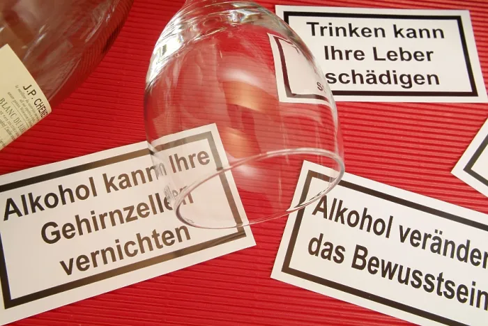 Gerahmter Druck : Warnhinweise für Alkohol. Gerahmter Druck : Warnhinweise für Alkohol.