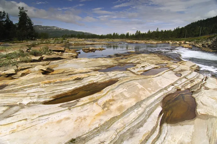 Gerahmter Druck : Erosion eines Gesteins in einem Flussbett, Telemark, Norwegen, Skandinavien, Europa Gerahmter Druck : Erosion eines Gesteins in einem Flussbett, Telemark, Norwegen, Skandinavien, Europa