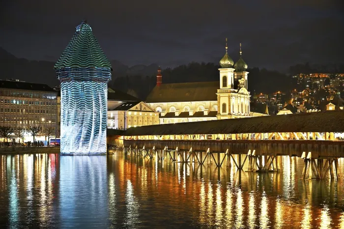 Gerahmter Druck : Wasserturm mit Lichtinstallation Gerahmter Druck : Wasserturm mit Lichtinstallation