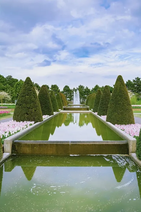 Gerahmter Druck : Wasserfall im Park im Frühling. Gerahmter Druck : Wasserfall im Park im Frühling.