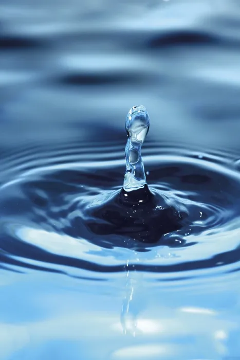 Gerahmter Druck : Ein Tropfen Wasser Gerahmter Druck : Ein Tropfen Wasser
