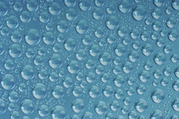 Gerahmter Druck : Wassertröpfchen auf einem Glaspaneel. Gerahmter Druck : Wassertröpfchen auf einem Glaspaneel.