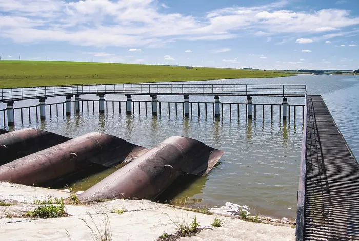 Gerahmter Druck : Wasserzufuhranlagen, Fluss Gerahmter Druck : Wasserzufuhranlagen, Fluss