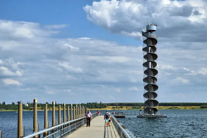 Gerahmter Druck : Wasserstandsturm, Großer Goitzschesee Gerahmter Druck : Wasserstandsturm, Großer Goitzschesee