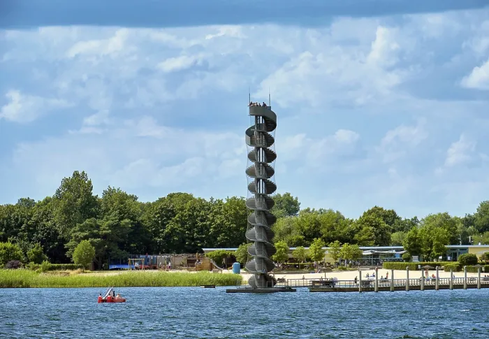 Gerahmter Druck : Wasserstandsturm, Großer Goitzschesee Gerahmter Druck : Wasserstandsturm, Großer Goitzschesee