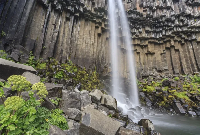 Gerahmter Druck : Wasserfall, Basalt-Säulen, Sommer. Gerahmter Druck : Wasserfall, Basalt-Säulen, Sommer.