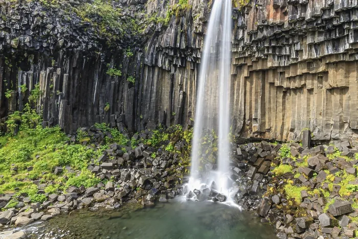 Gerahmter Druck : Wasserfall, Basalt-Säulen, Sommer. Gerahmter Druck : Wasserfall, Basalt-Säulen, Sommer.