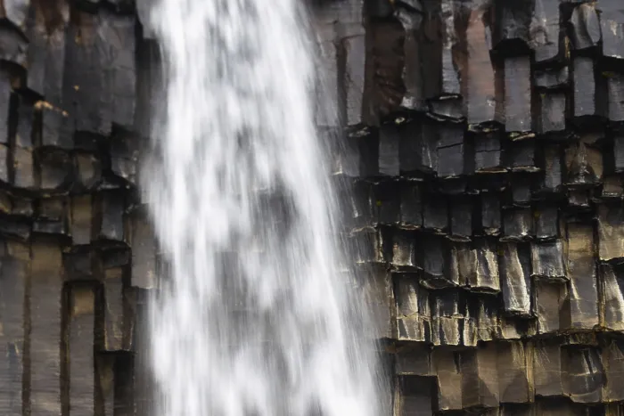 Gerahmter Druck : Wasserfall, Basalt-Säulen, Winter Gerahmter Druck : Wasserfall, Basalt-Säulen, Winter