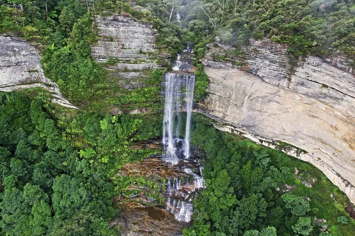 Gerahmter Druck : Wasserfall in den Blauen Bergen Gerahmter Druck : Wasserfall in den Blauen Bergen