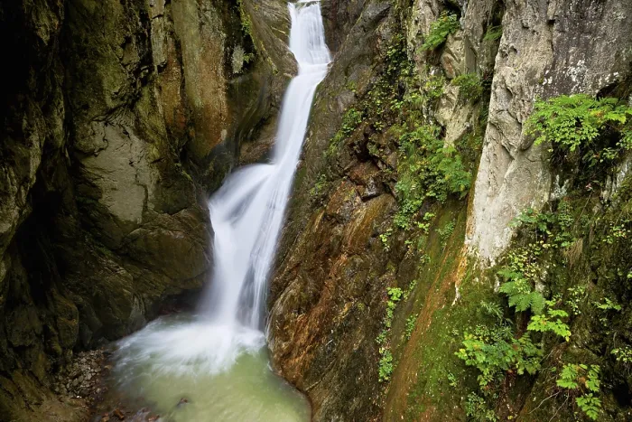 Gerahmter Druck : Wasserfall im Durnand-Tal Gerahmter Druck : Wasserfall im Durnand-Tal