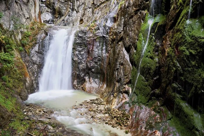 Gerahmter Druck : Wasserfall im Durnand-Tal Gerahmter Druck : Wasserfall im Durnand-Tal