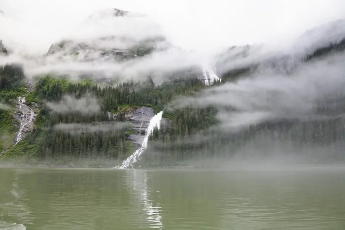 Gerahmter Druck : Wasserfall, Endicott-Arm, Inside Passage Gerahmter Druck : Wasserfall, Endicott-Arm, Inside Passage