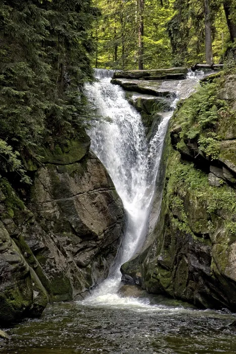 Gerahmter Druck : Wasserfall im Wald in Polen. Gerahmter Druck : Wasserfall im Wald in Polen.