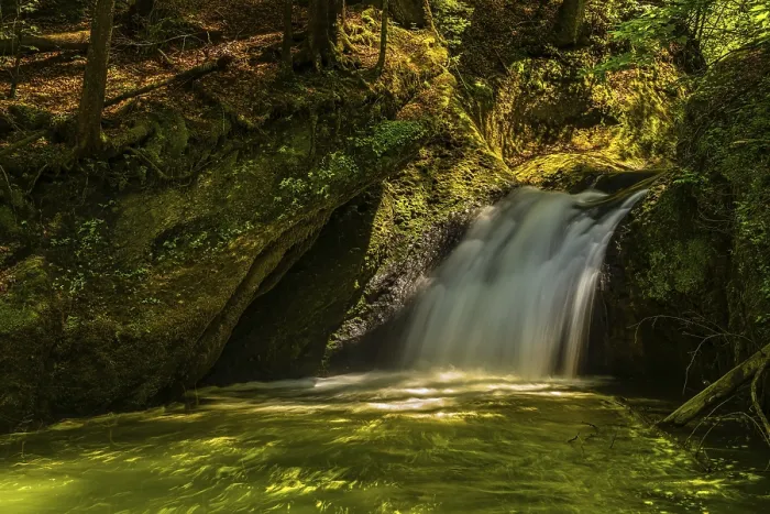 Gerahmter Druck : Wasserfall am Eissteg des Oberen Argen im Eistobel. Gerahmter Druck : Wasserfall am Eissteg des Oberen Argen im Eistobel.