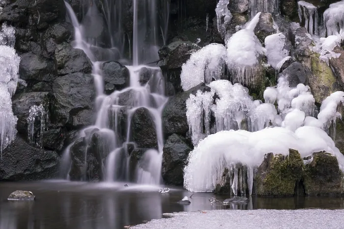 Gerahmter Druck : Wasserfall mit eisernen Strukturen, Wilhelmshöhe. Gerahmter Druck : Wasserfall mit eisernen Strukturen, Wilhelmshöhe.