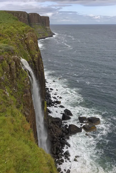 Gerahmter Druck : Wasserfall am Kilt Rock View Point