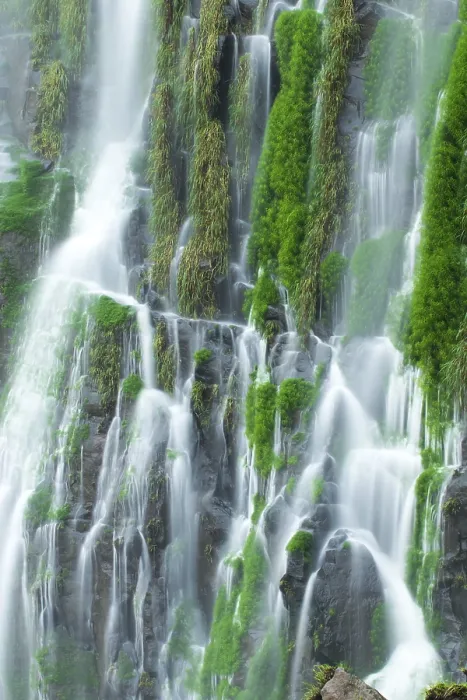 Gerahmter Druck : Ein Detail eines Wasserfalls mit langer Belichtungszeit. Gerahmter Druck : Ein Detail eines Wasserfalls mit langer Belichtungszeit.