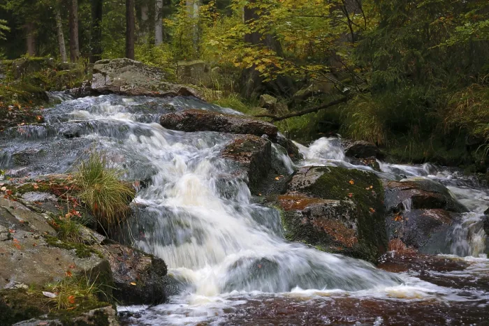 Gerahmter Druck : Wasserfall eines kleinen Bergbaches Gerahmter Druck : Wasserfall eines kleinen Bergbaches