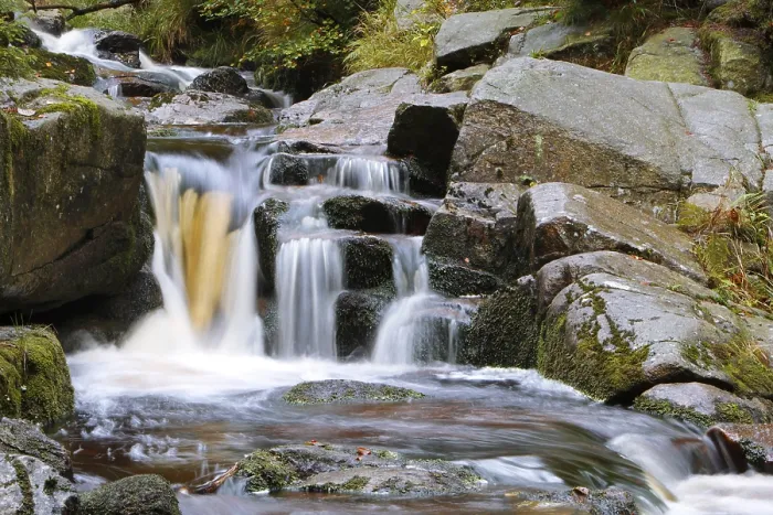 Gerahmter Druck : Wasserfall eines kleinen Gebirgsbaches Gerahmter Druck : Wasserfall eines kleinen Gebirgsbaches