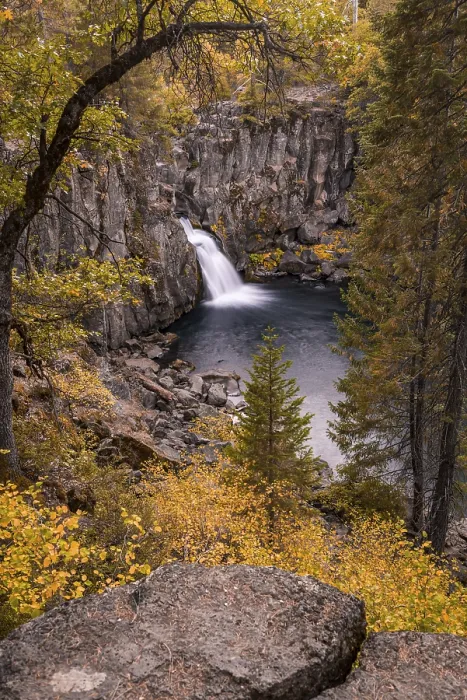 Gerahmter Druck : Wasserfall, McCloud-Fälle, Oberer Fall Gerahmter Druck : Wasserfall, McCloud-Fälle, Oberer Fall
