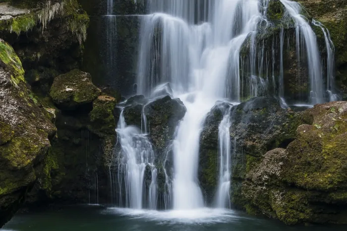 Gerahmter Druck : Wasserfall am Traunfall, Oberösterreich, Österreich Gerahmter Druck : Wasserfall am Traunfall, Oberösterreich, Österreich