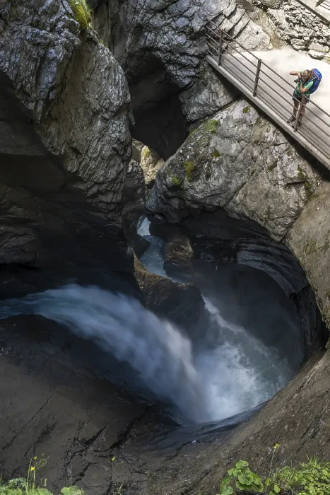 Gerahmter Druck : Wasserfall, Trummelbachfälle in einer Schlucht. Gerahmter Druck : Wasserfall, Trummelbachfälle in einer Schlucht.