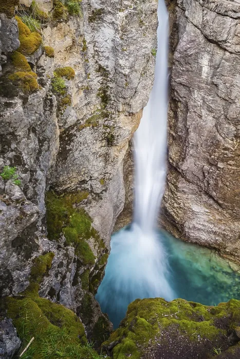 Gerahmter Druck : Wasserfall, Oberer Wasserfall, Bergfluss in einer Schlucht Gerahmter Druck : Wasserfall, Oberer Wasserfall, Bergfluss in einer Schlucht